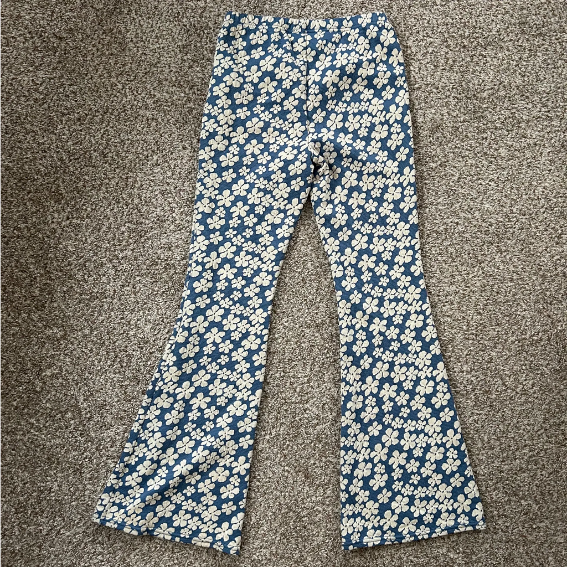 American Eagle Outfitters Blue Floral Flare Pants 70s 60s Hippie Stretch Comfy - Image 4