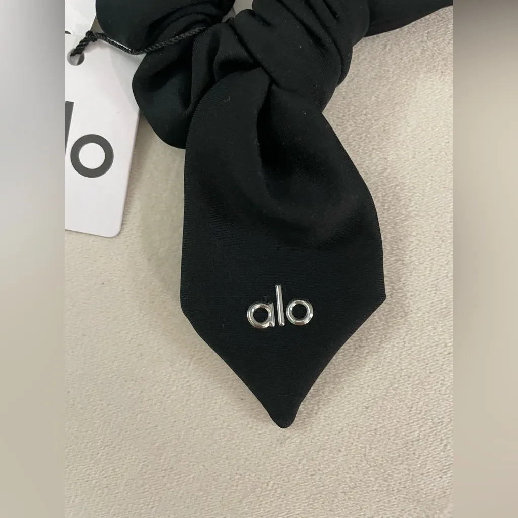 ALO Yoga NWT Airlift Rhythm Scrunchie Elegant Black Hair Accessories - Image 5