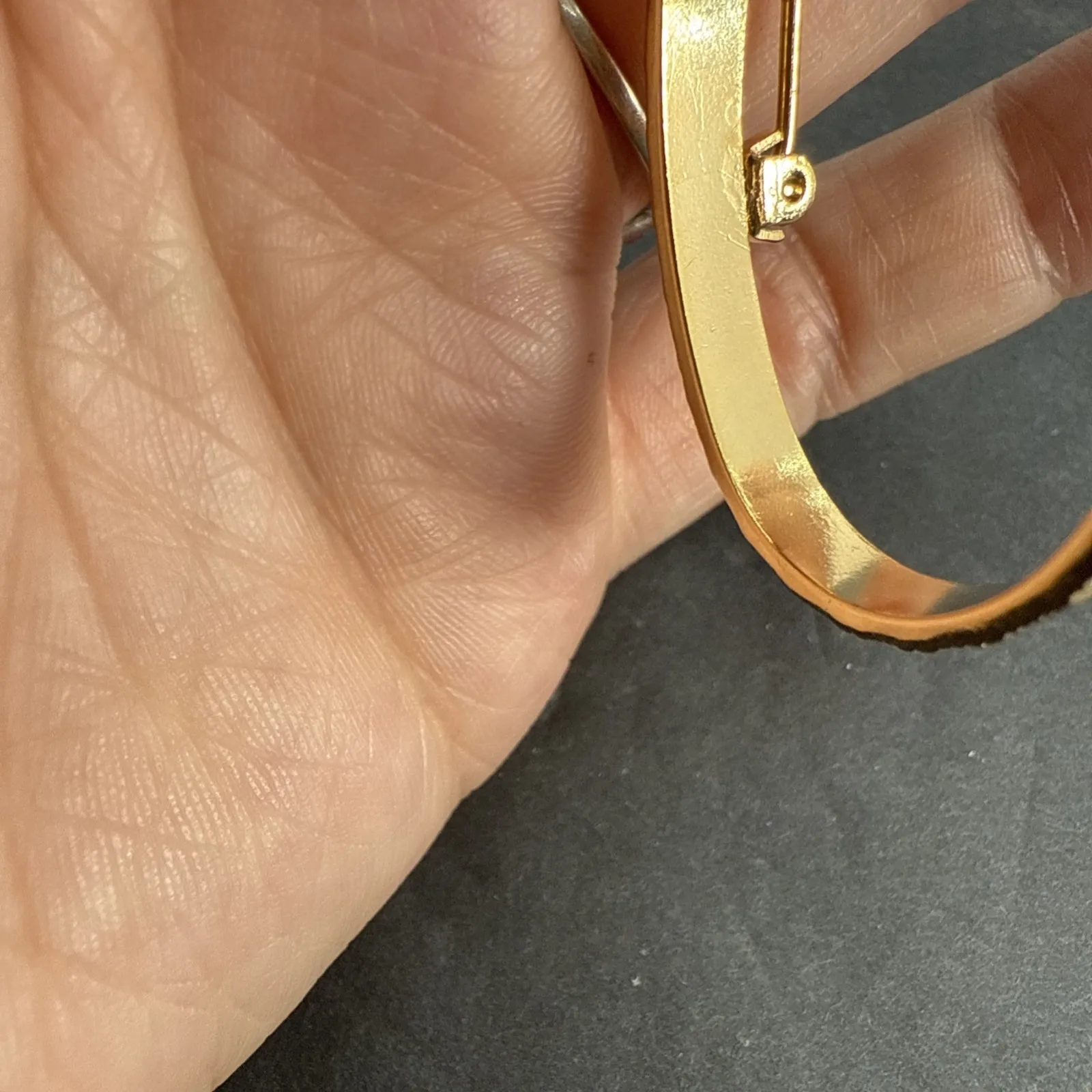 HUGE Vintage 40's Textured Gold Tone 2.5" Art Deco Swirl Design Brooch - Image 3