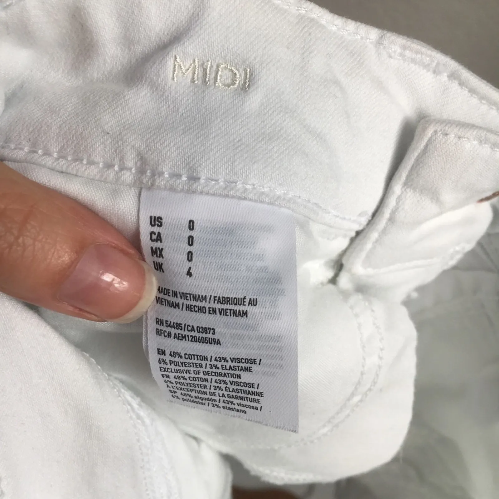 American Eagle Outfitters AEO midi white shorts - Image 4