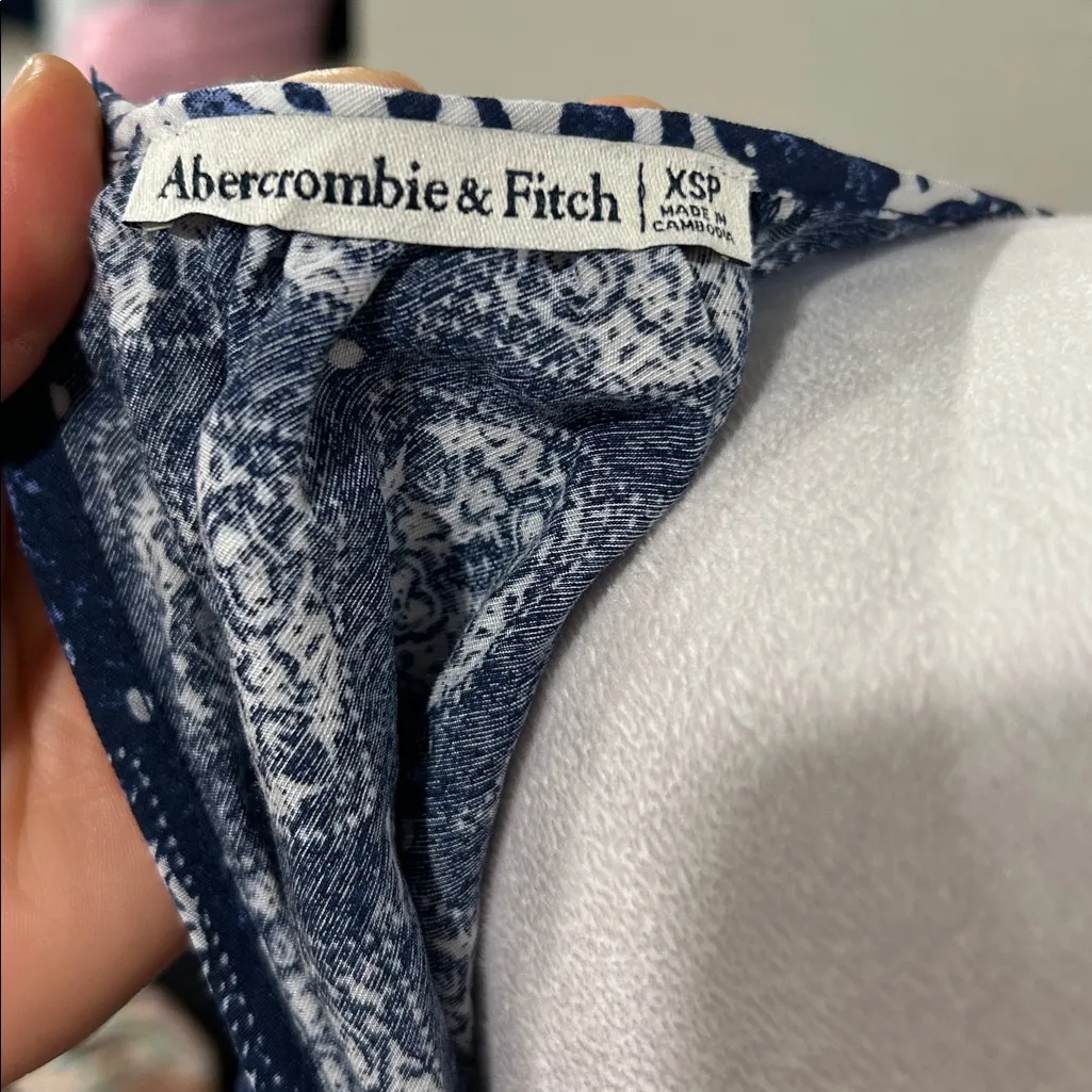 Abercrombie & Fitch Navy and White Dress Long-sleeve Plunge Cutout Maxi Dress XS - Image 2