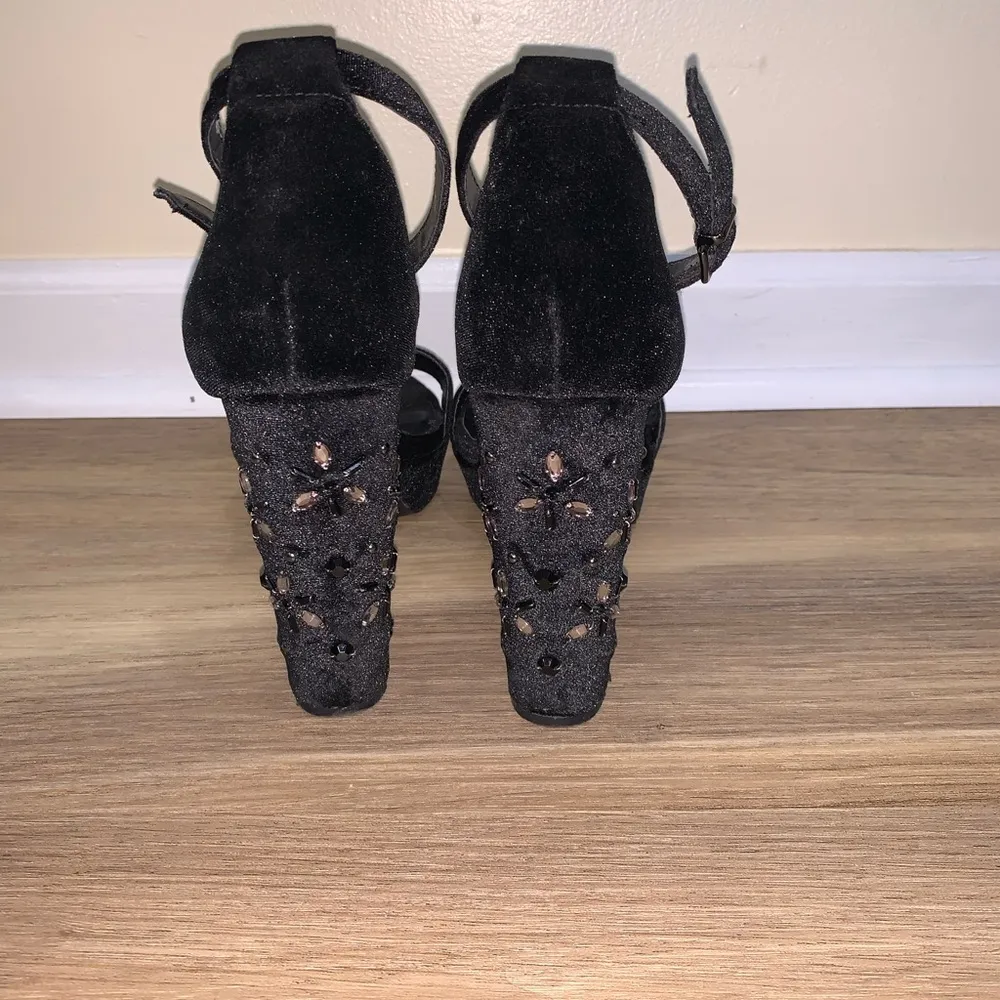 Vera Wang Heels Size 10 - Image 5