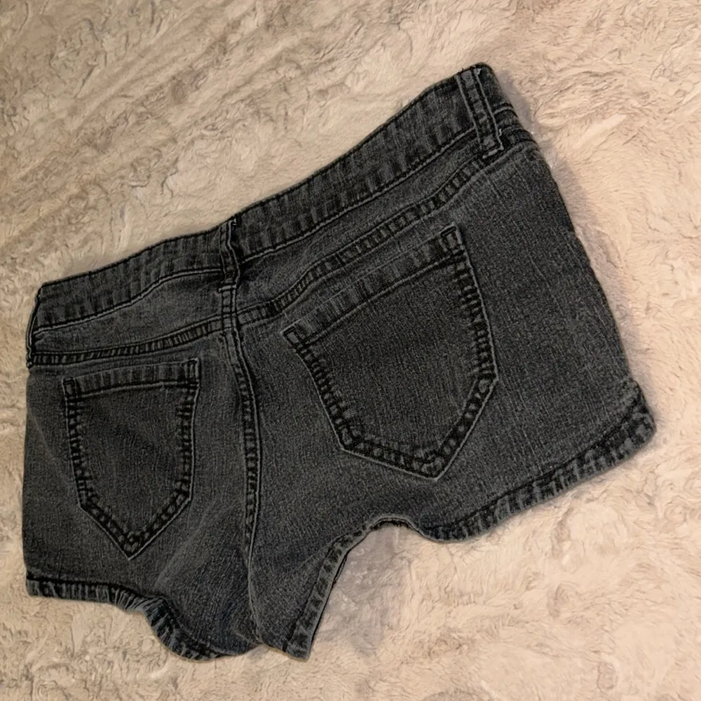 City Streets shorts size 7 - Image 8