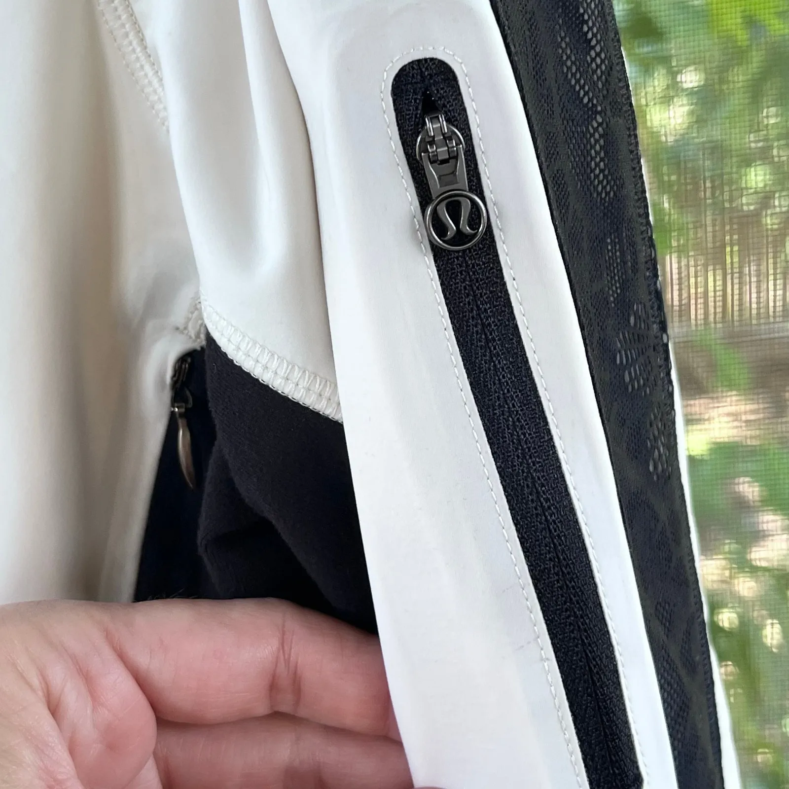 Lululemon Women's Draft Dodger Jacket Ivory/Black Size 12 - Image 5