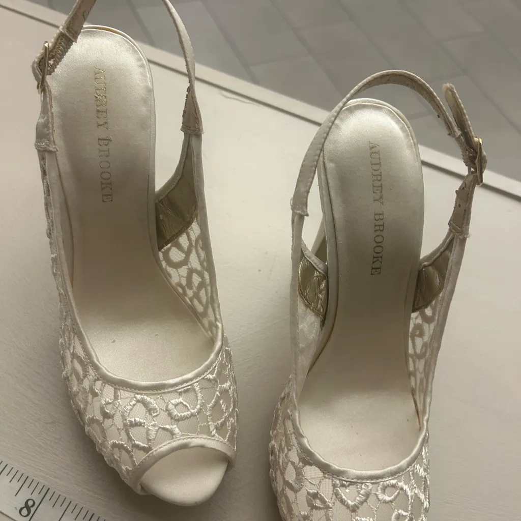 Heels Elegant White Peep-Toe Slingback Heels Audrey Brooke 8 1/2
Great shape - Image 6