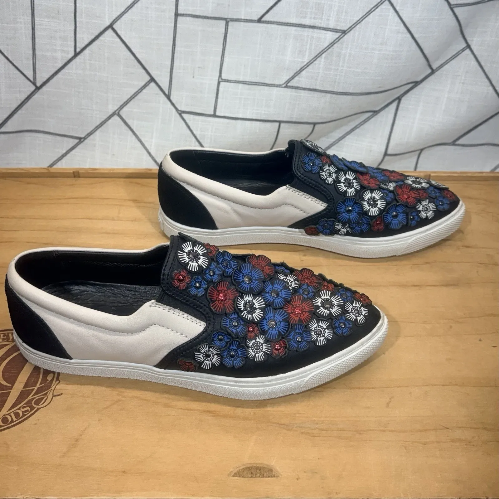 COACH Chack Blue & Red Flower Embellished 3D Leather Women's  Size 8 Flats - Image 7