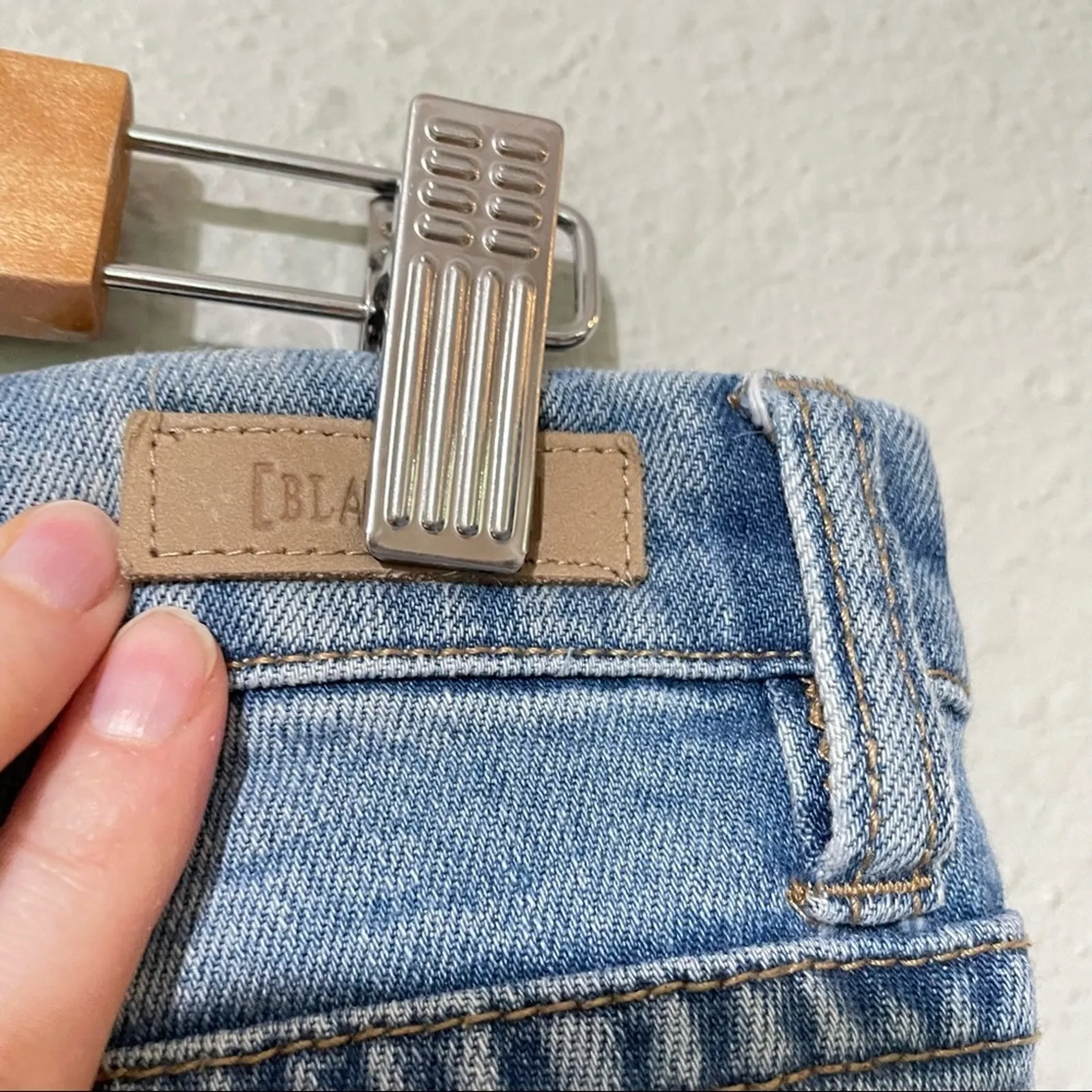 Blank NYC Light Wash High Rise Distressed Skinny Jeans Womens 26 Blue Zip Fly - Image 5