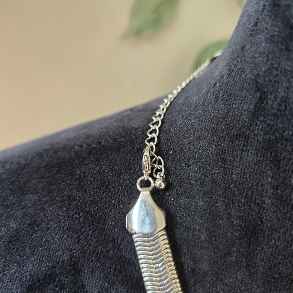 Vintage Womens Fashion Silver Tone Wormlink Choker Necklace with Lobster Clasp - Image 6