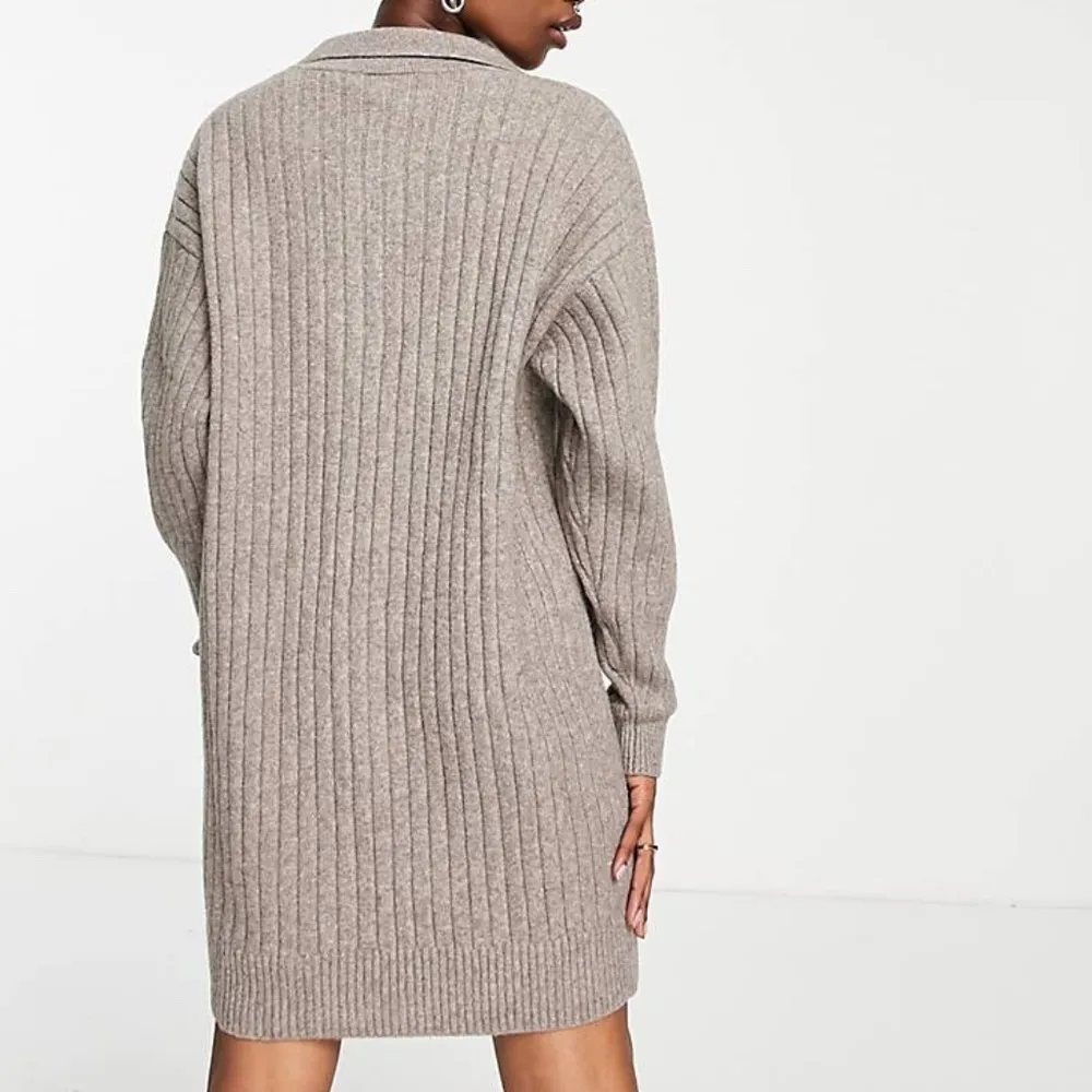 Husky V Neck Chunky Ribbed Knit Sweater Dress in Oat Brown - Image 2