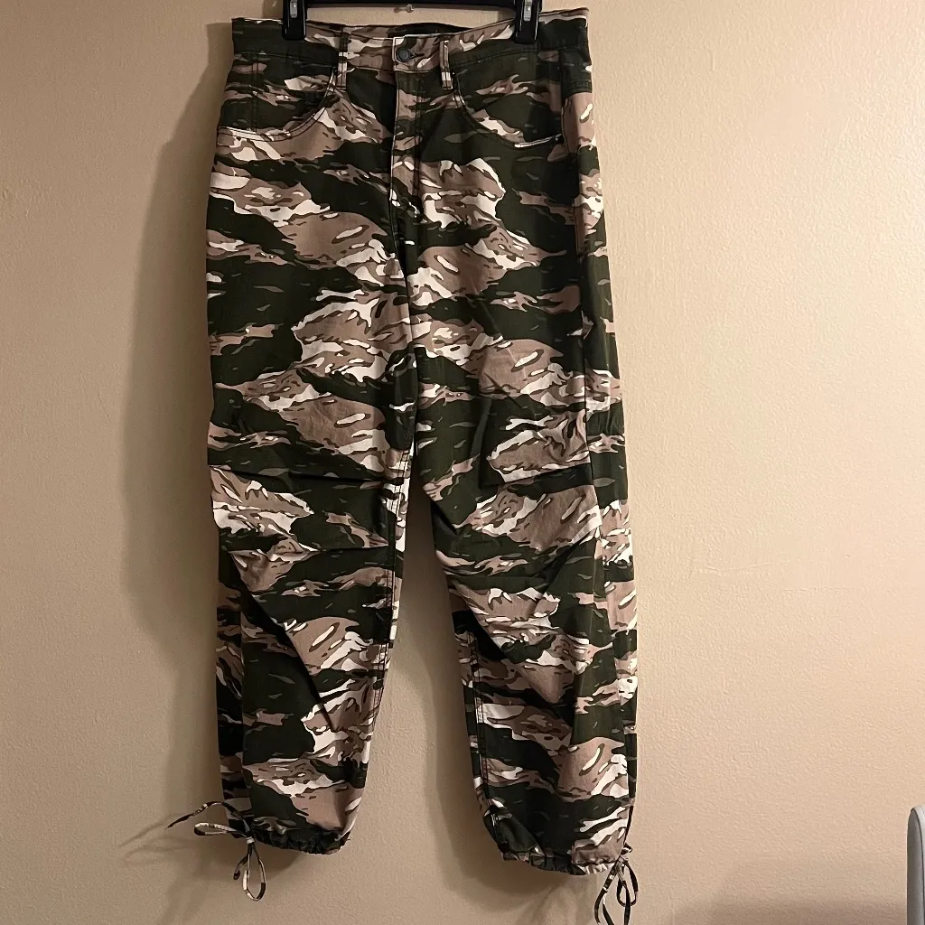 Good American Women's Camo Jogger Jeans High Rise Side Pockets Size 8/29 - Image 8