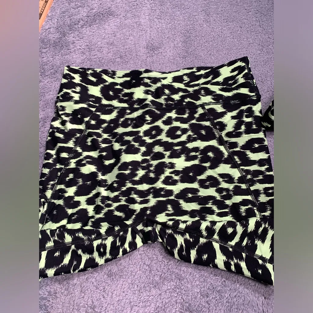 Savage x fenty sport Leopard Print Leggings in Neon Green and Black Size 12 - Image 3