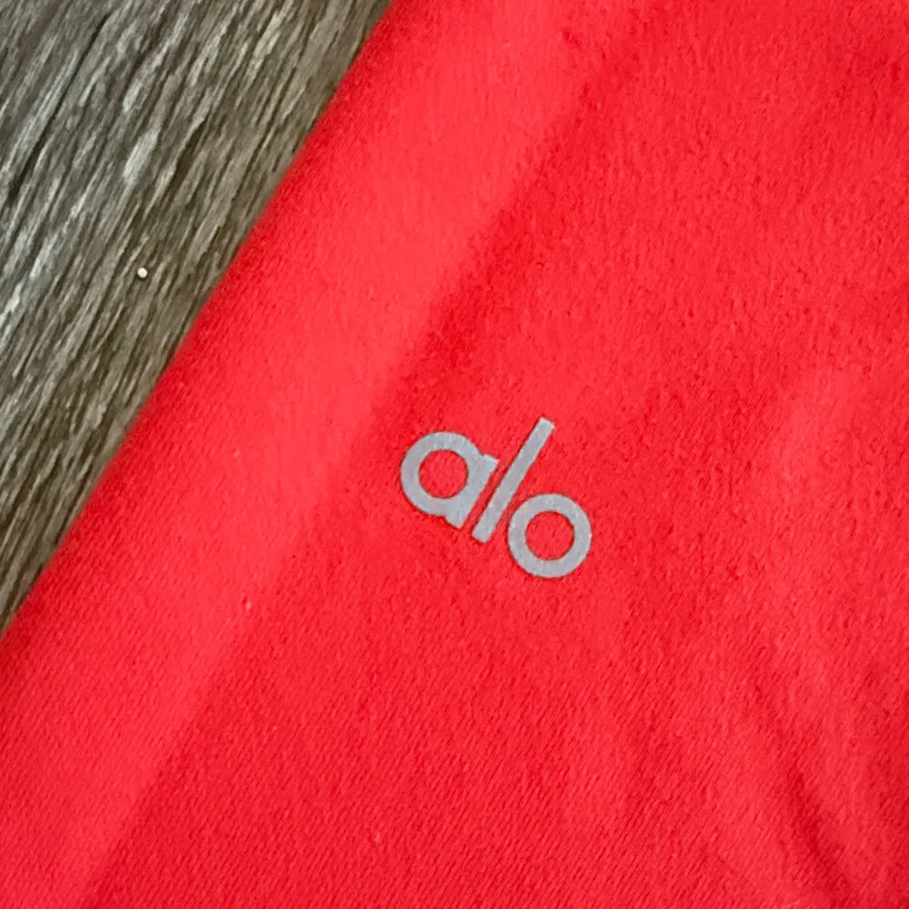 ALO Yoga Bold Red Leggings Size Small Women’s High rise Alosoft Capris - Image 4