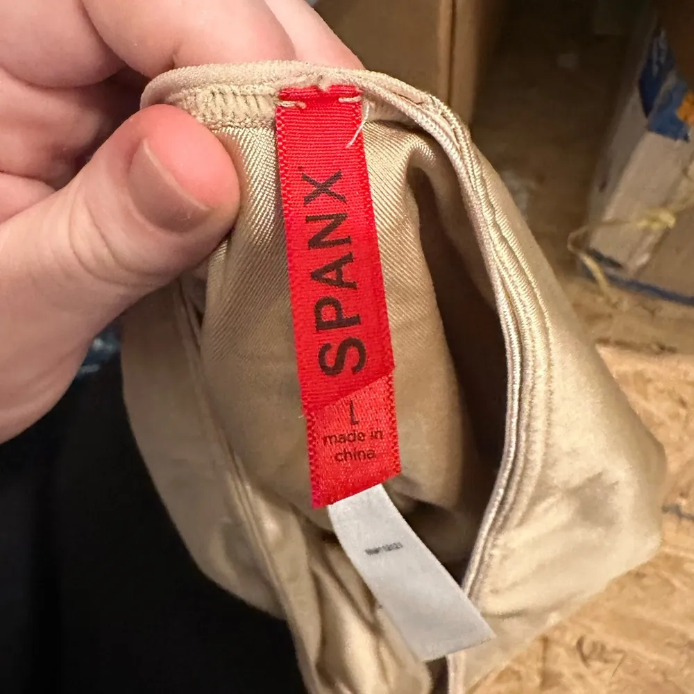 Spanx  shorts size large - Image 3