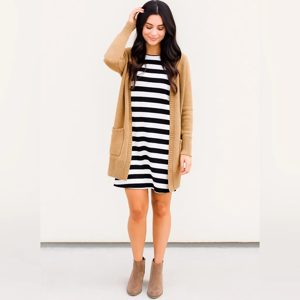 Everly Black/White Sleeveless Striped Shift Dress - Image 2