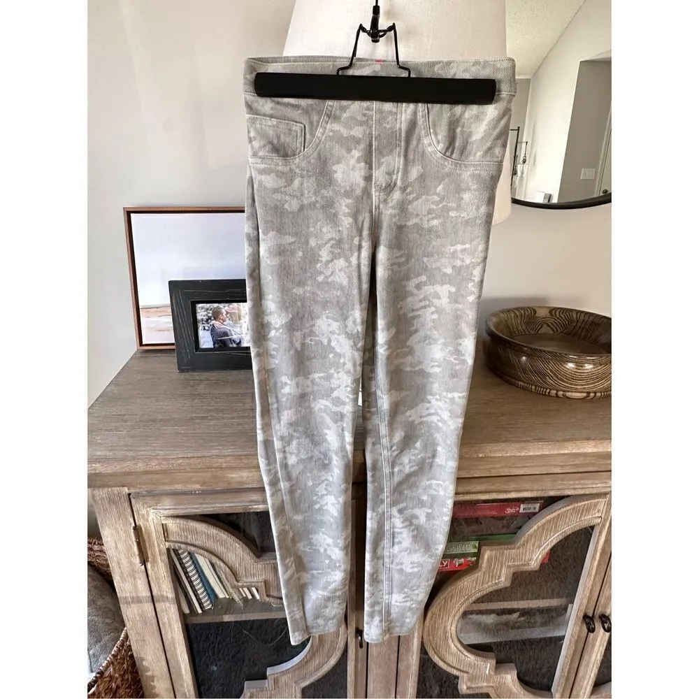 B14 SPANX Stretch Twill Ankle Cargo Pant XSmall - Image 2