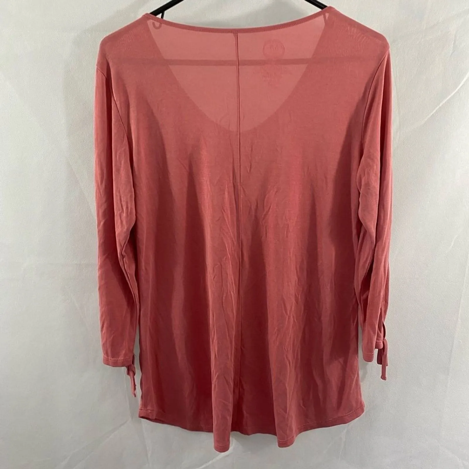 24/7 by Maurices women size medium pink Long Split Sleeve  V‎ Neck lightweight - Image 3