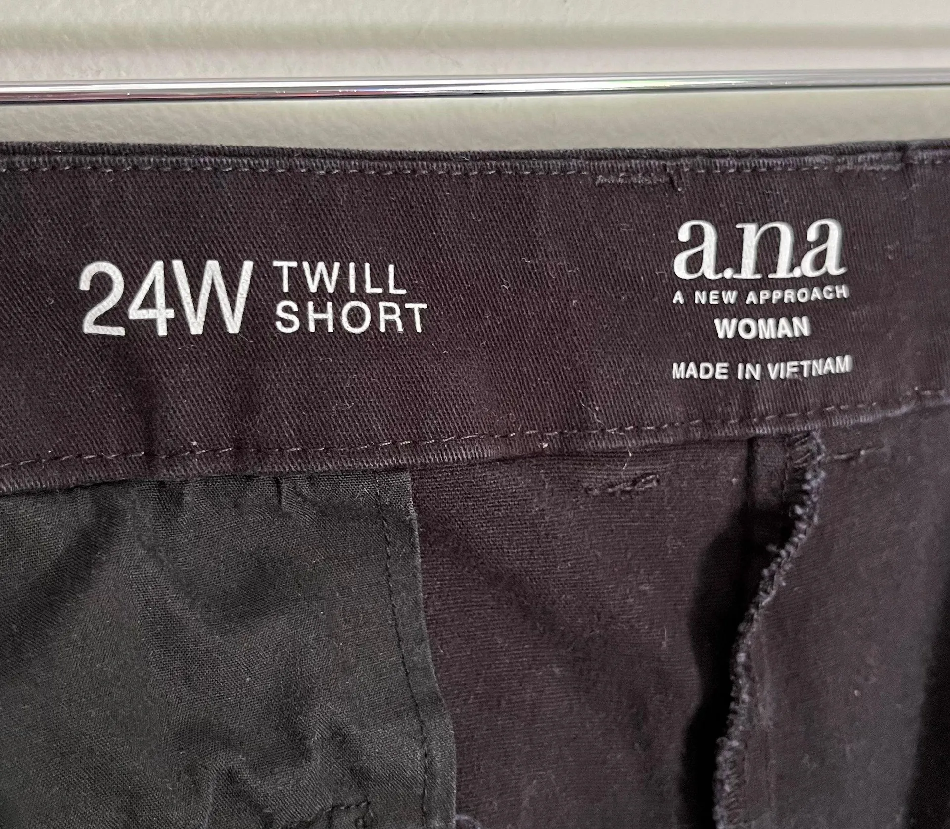 Women’s Twill Shorts in Black Size 24W - Image 5