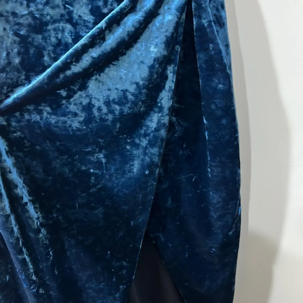 Black Halo Bowery V-Neck Velvet Ruched Ocean Splash Dress  Size 8 - Image 4