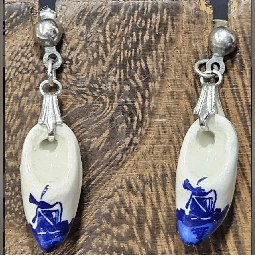 Vintage Delft Windmill Jewelry Set: Locket Necklace, Pendant, Brooch & Earrings Blue - Image 10