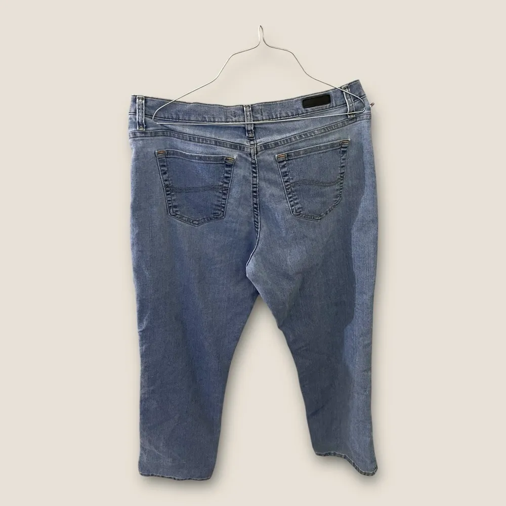 Lee Relaxed Fit High Rise Straight Leg Jeans Light Wash Indigo 14 Medium - Image 2