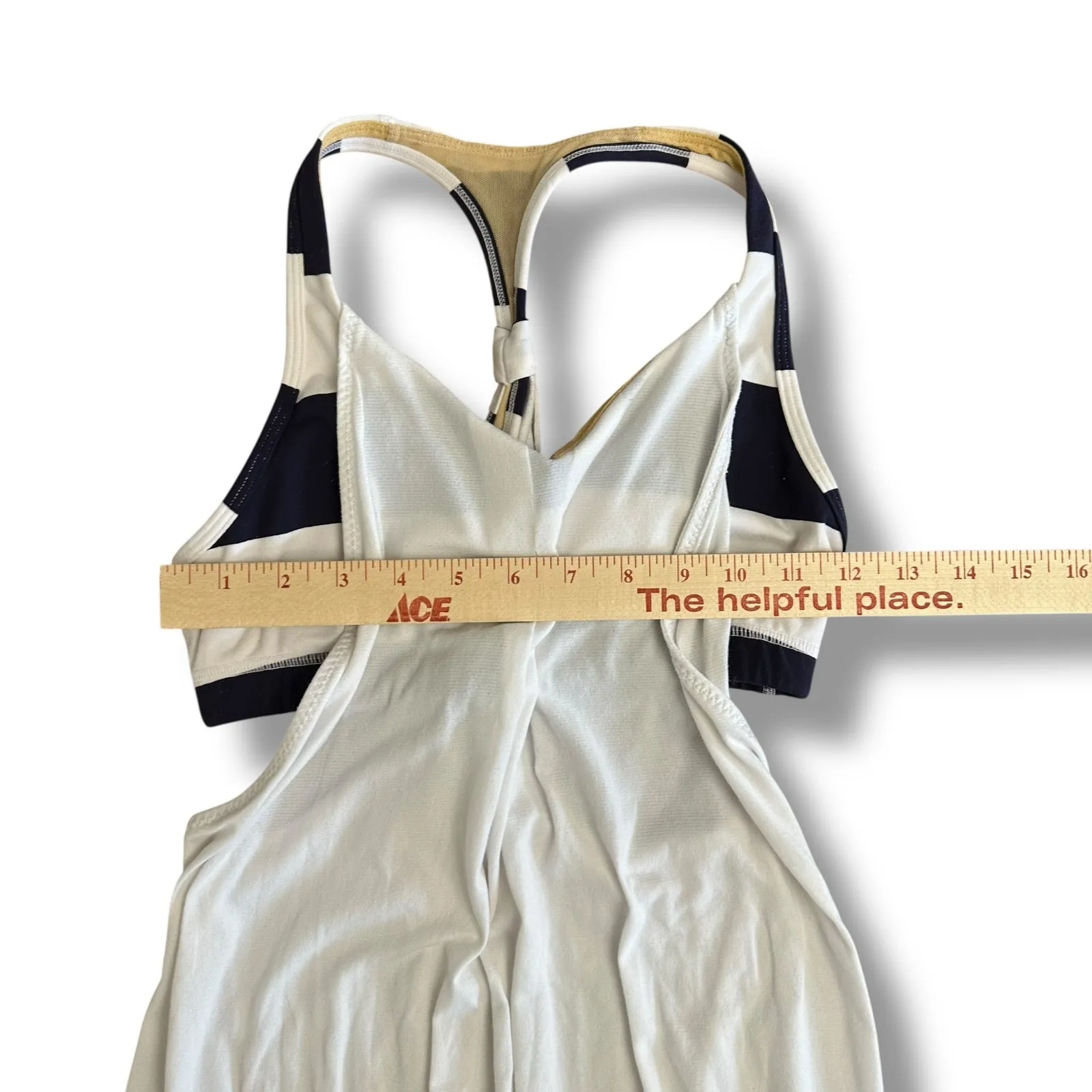 Lululemon Women’s Size 6 White‎ Navy Racerback Tank Top Built-In Bra Yoga Gym - Image 4