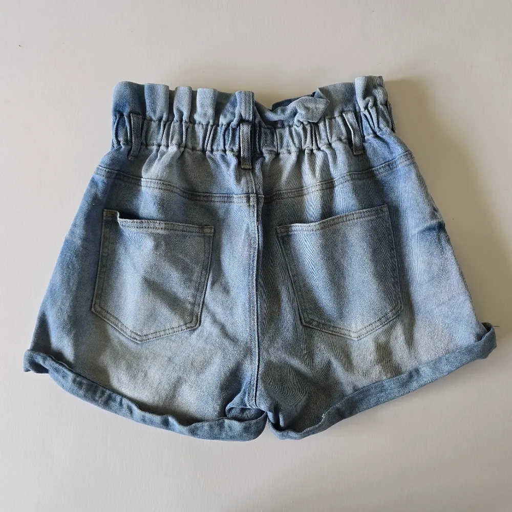 Almost Famous Crave Fame High-Rise Paperbag Waist Denim Shorts Size Large - Image 8