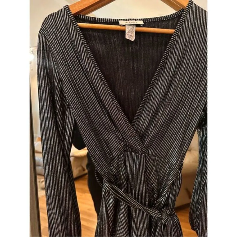 Flirtatious Outing‎ Pleated Romper In Black/Silver Size Small Black - Image 4