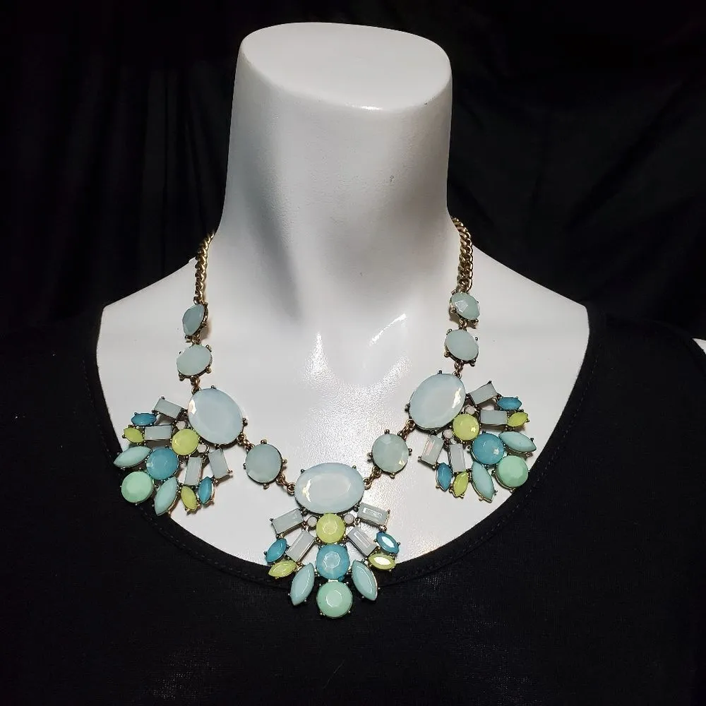 NWT New York & Company Blue & Green Necklace Green - Image 2