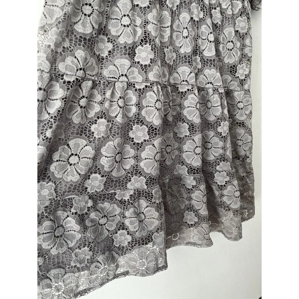NWT MOE Gray Floral Lace Overlay Babydoll Short Sleeve Mini Dress Size Small - Image 4