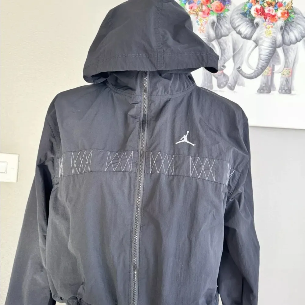 Jordan Sport Women's Lightweight Jacket Size Small - Image 2
