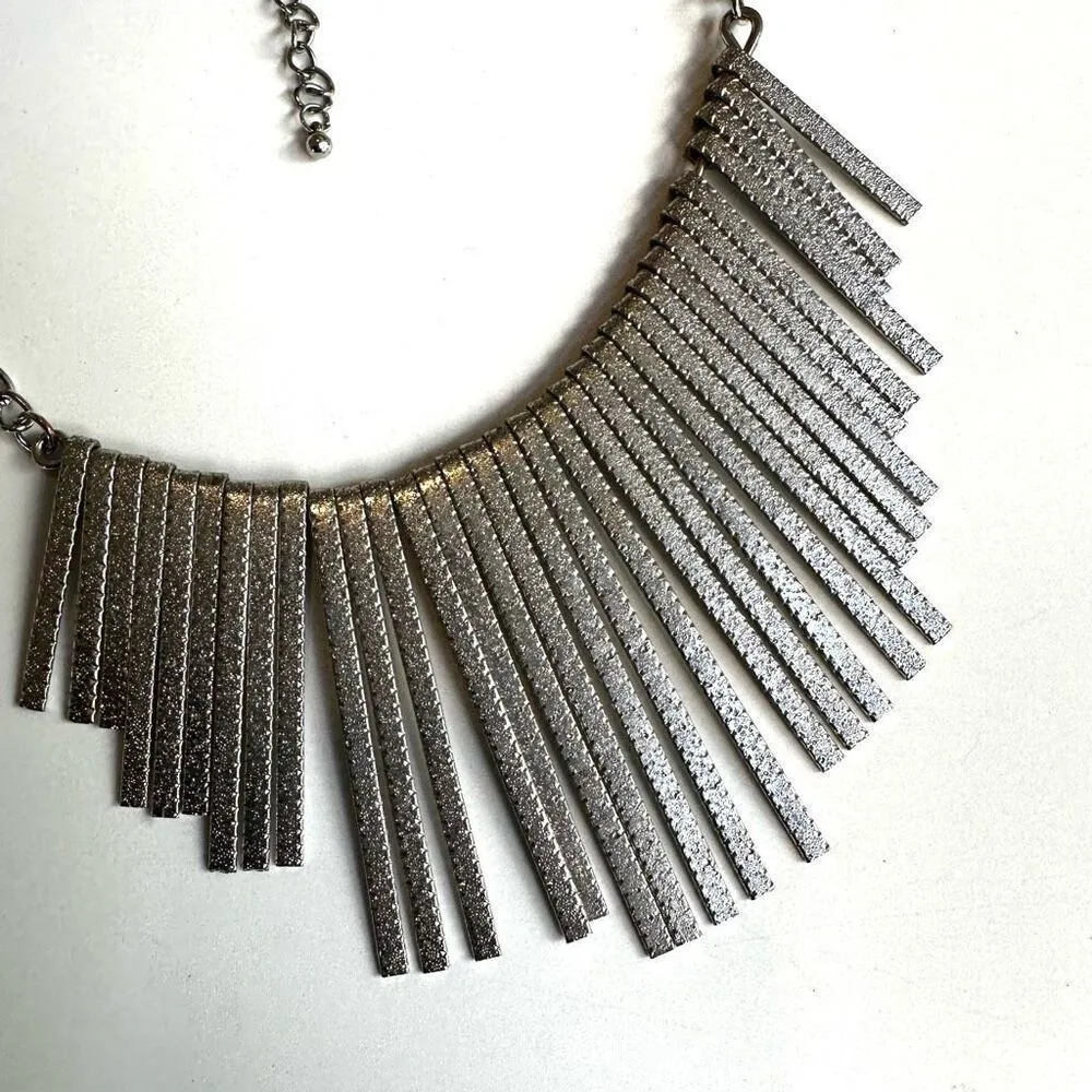 Silver tone Fan Statement Necklace - Image 7