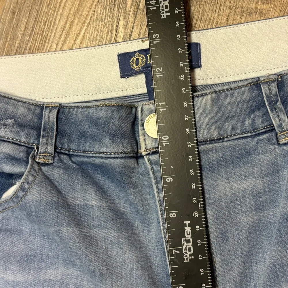 DEMOCRACY AB solutions light wash crop jeans tummy control straight leg - Image 4