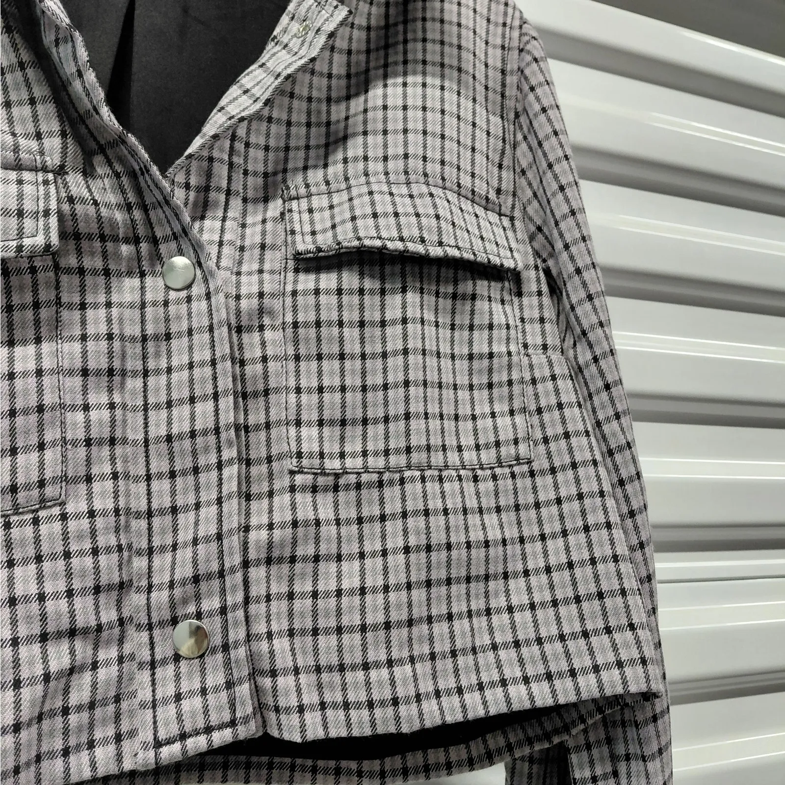 Wild Fable Jacket Women's Size Medium Purple Black Plaid Cropped Long Sleeve - Image 4