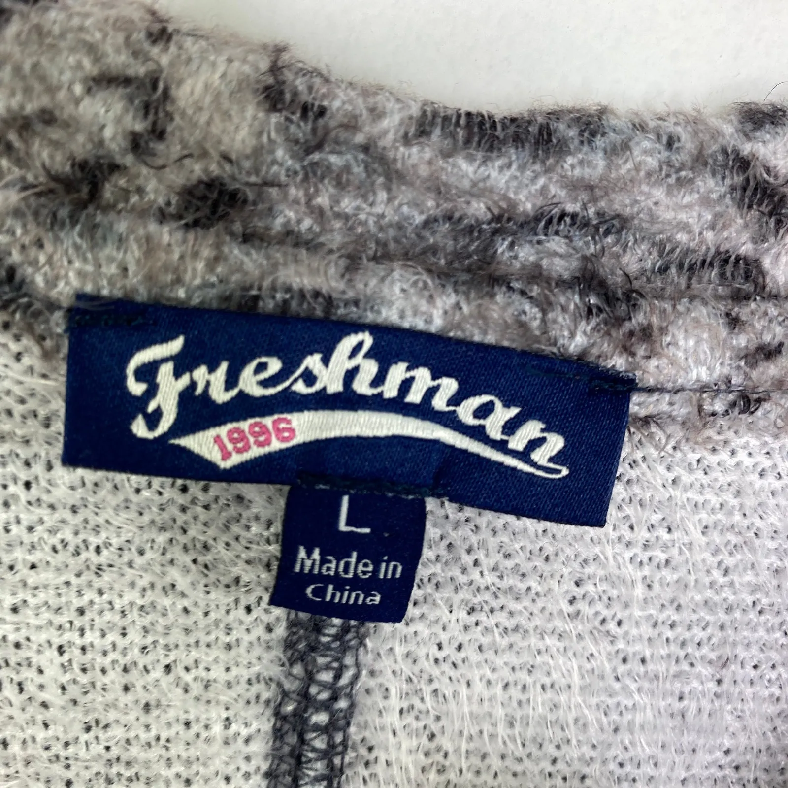 Freshman 1996 Grey Black Printed V - Image 4