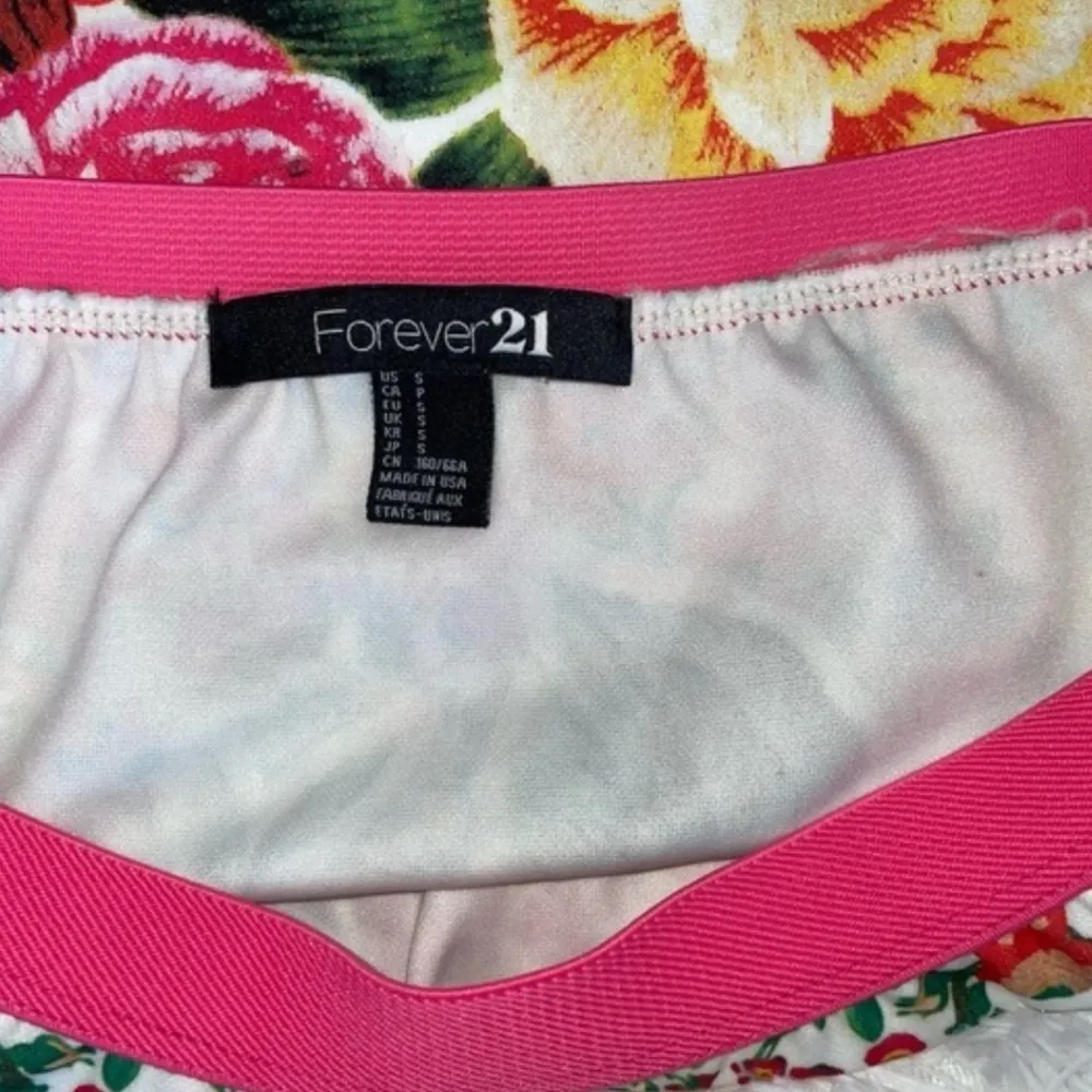 Forever 21 vivid floral graphic mini skirt rok bunga size small elastic waist - Image 5