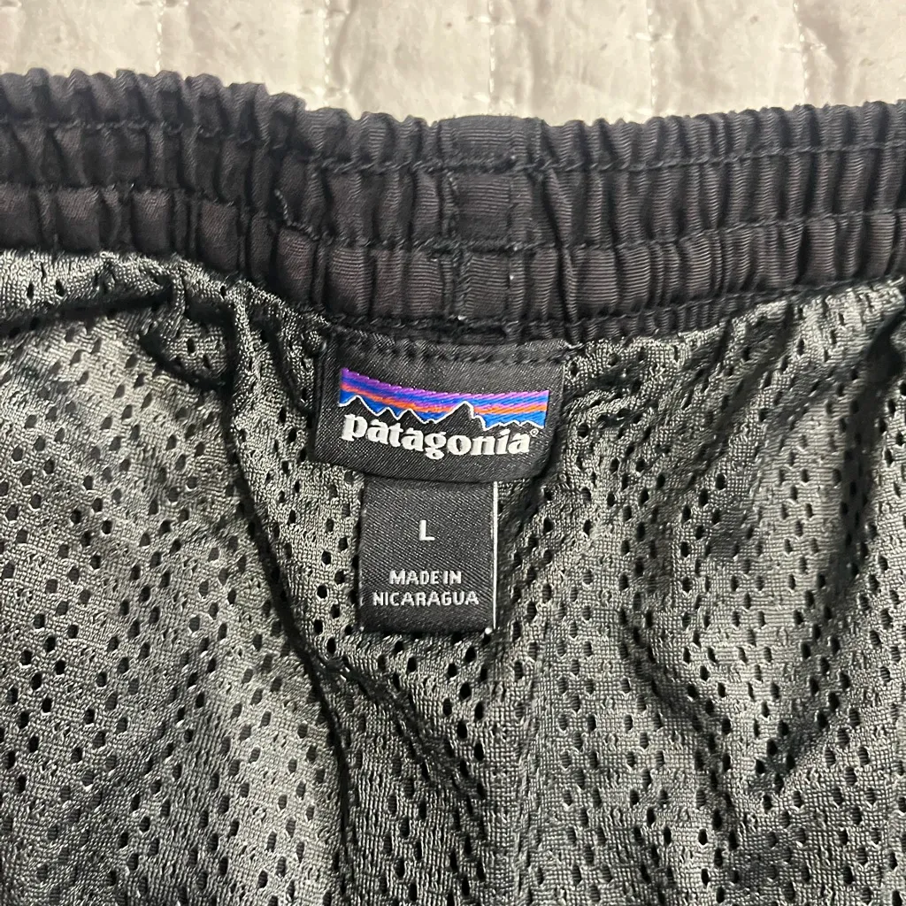 Patagonia Black Mesh Shorts - Image 3