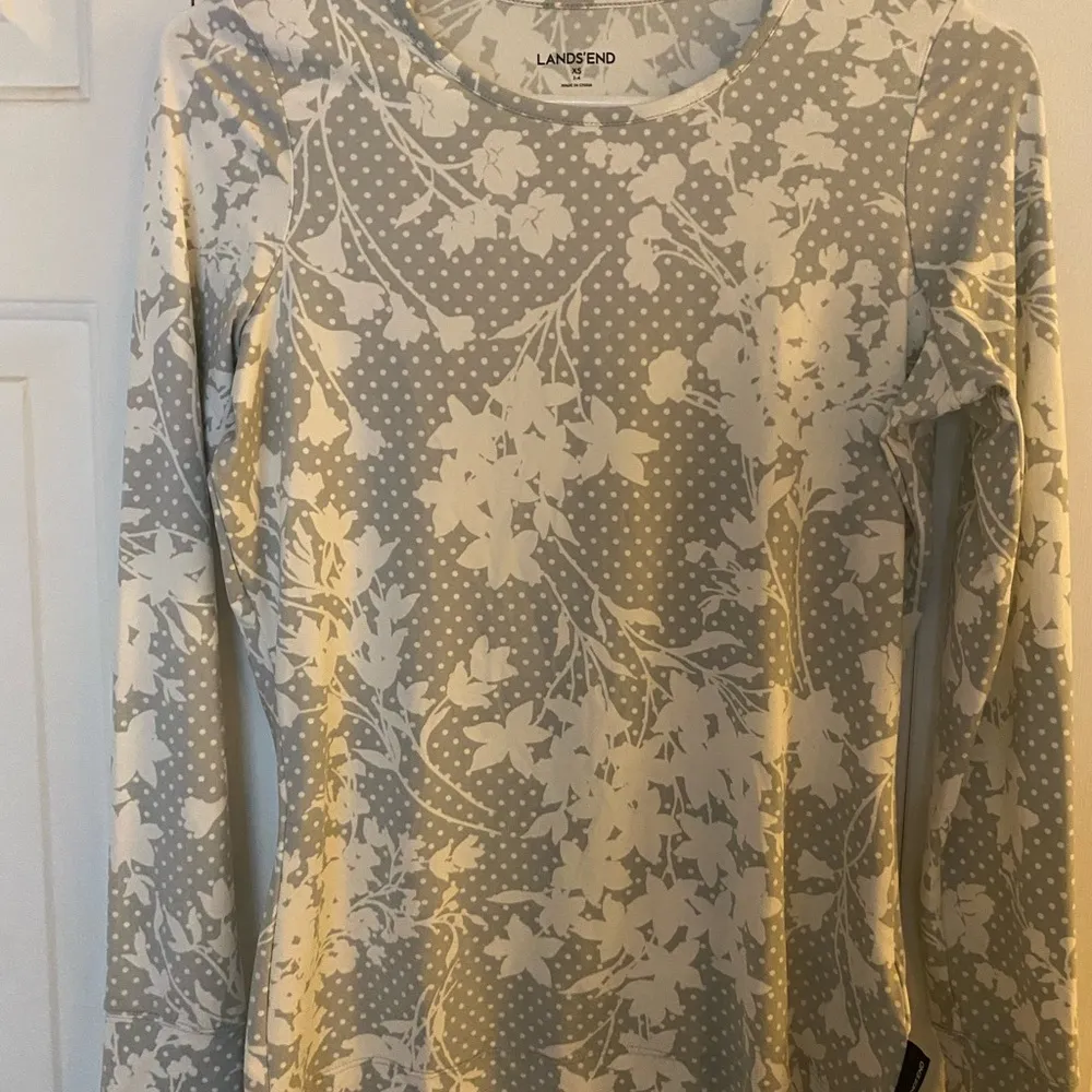 Lands' End Grey Floral Crew Neck Long Sleeve Rash Guard UPF 50 Swim Tee - Image 2