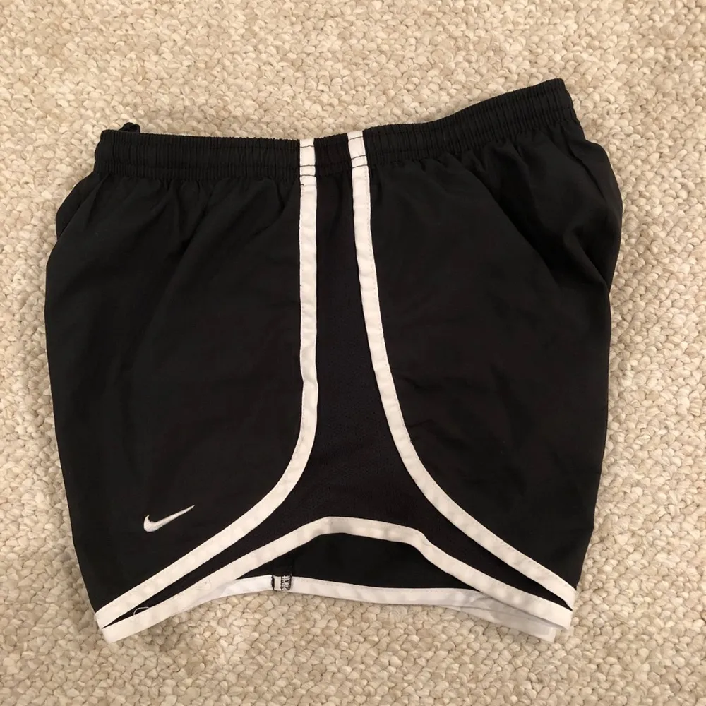 NIKE DRIFIT SHORTS - Image 2