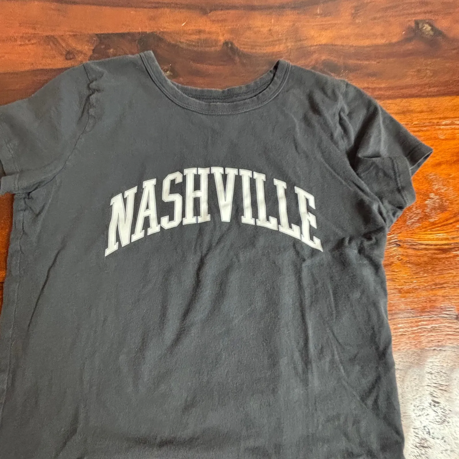 Hollister Nashville Graphic Crop Women's Size Small Charcoal Gray Short Sleeve - Image 2