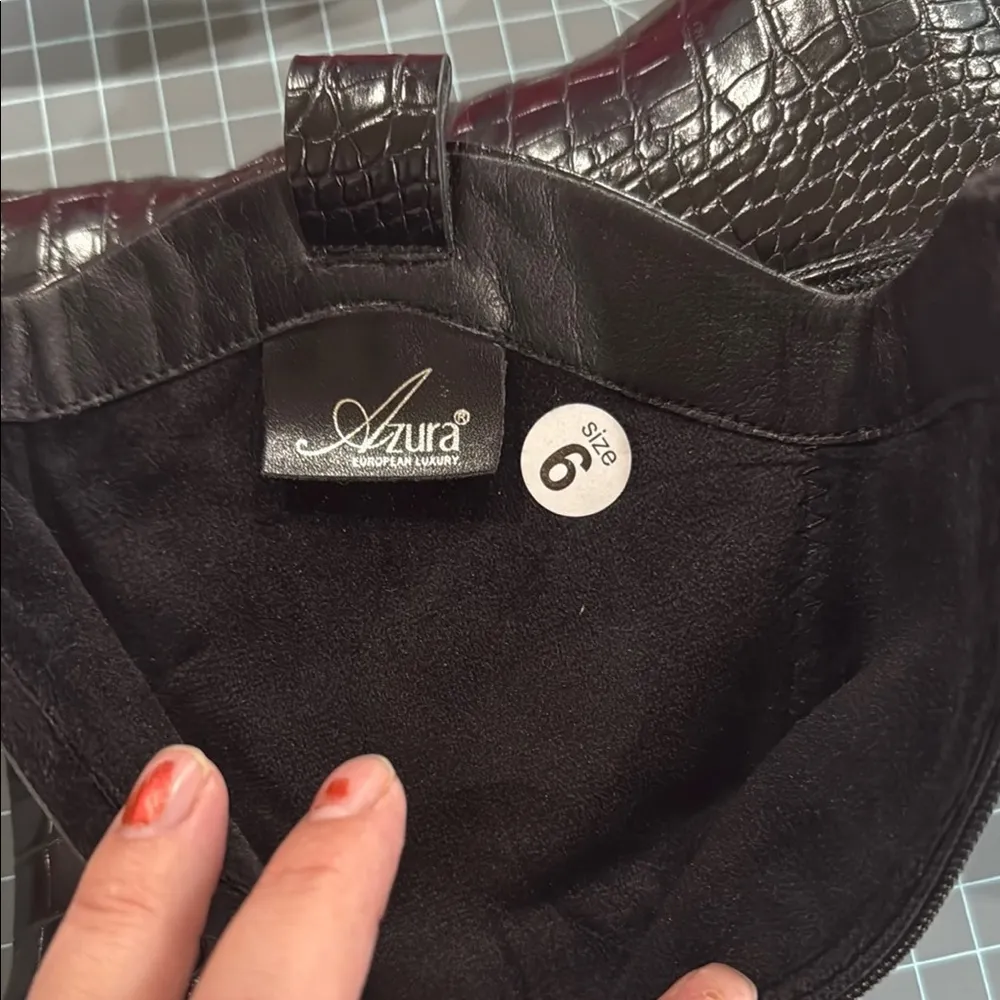 Black Heeled Boots with Croc Texture and Pointed Toe Size 6 - Image 5