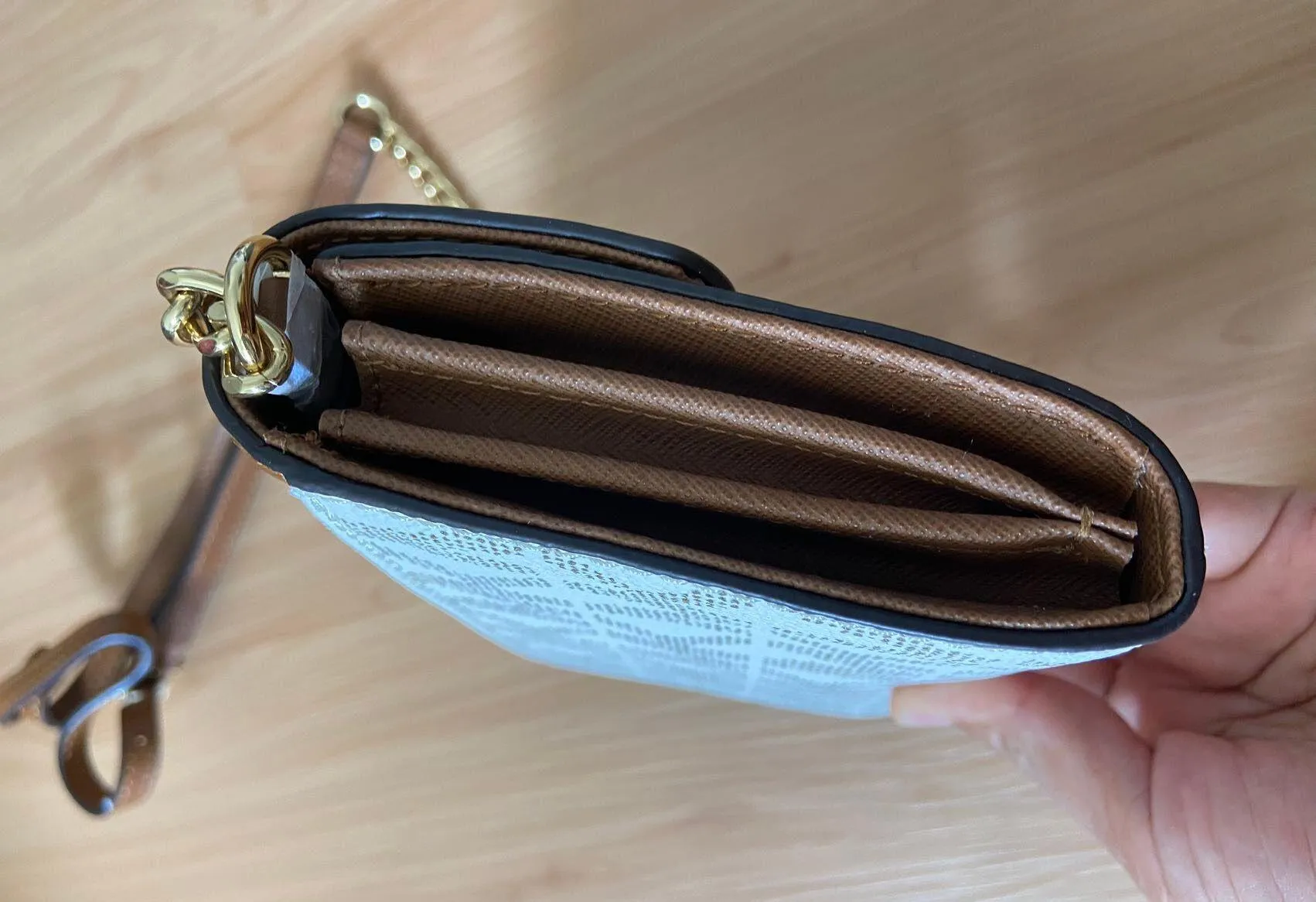  Micheal kors  PVC Hudson LG Phone Crossbody  Vanilla  - Image 6