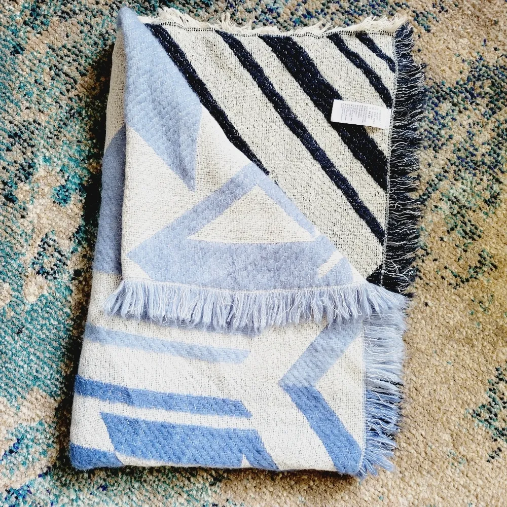 American Eagle aztec blanket scarf - Image 6