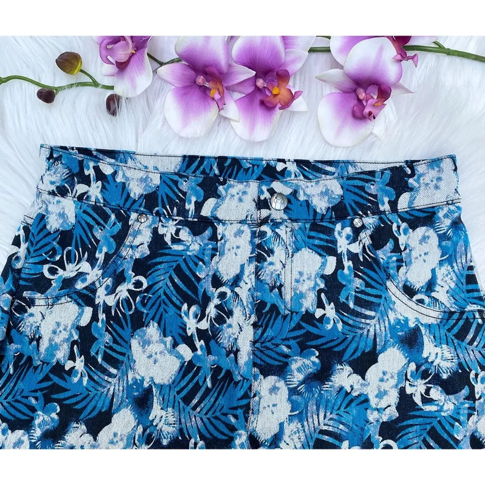 NWT HUE Rainforest Print Bermuda Shorts - Image 6