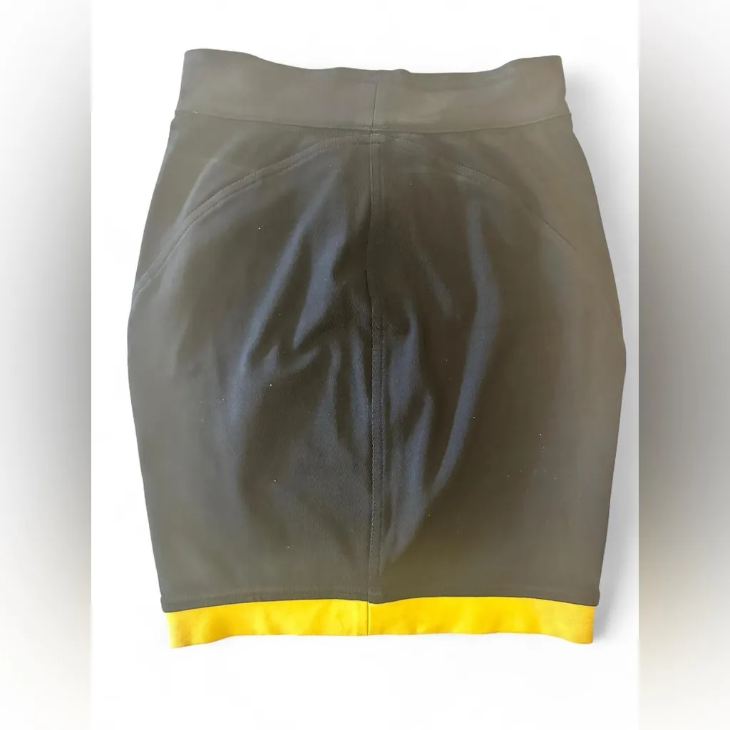 Gianni Versace Black Bodycon Mini Skirt with Yellow Accent Hem Made in Italy - Image 3