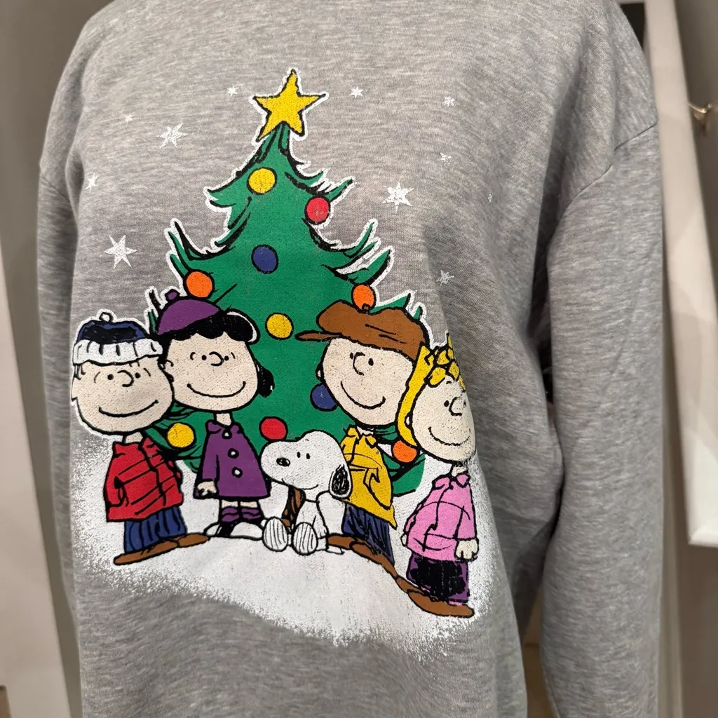 Women’s Gray Christmas Sweatshirt with Cartoon Characters peanuts size large - Image 3