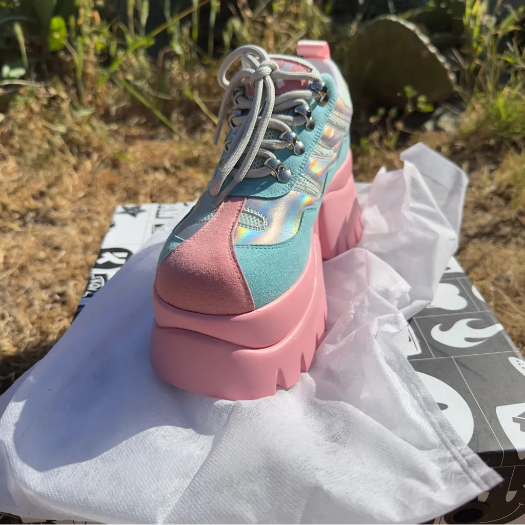 KOI footwear - INFINITY ZONE CHUNKY TRAINERS - PINK/blue holographic dolls kill - Image 10