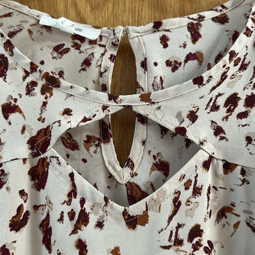 Maurices Women's Peasant Style Tan and Burgundy Brush Stroke Blouse, Large - Image 4