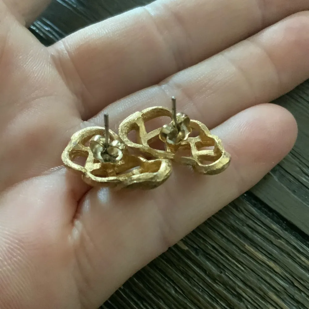Avon Gold Woven 1” Post Pierced Earrings In Box - Image 3