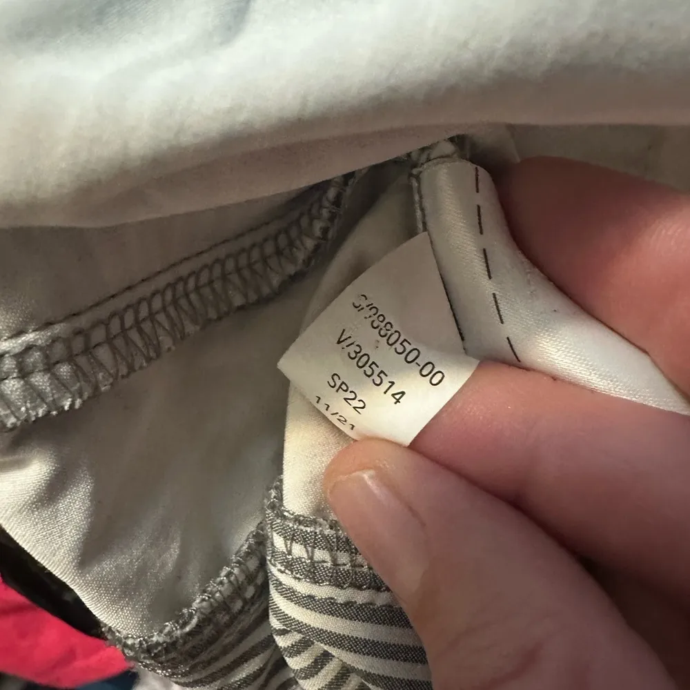 Athleta  Brooklyn Textured Ankle Pants Grey/White Striped Size 6 - Image 5