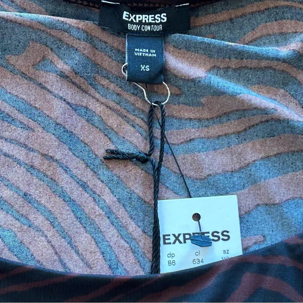 NEW Express Body Contour Bodysuit Collection Compression Top Tiger Print XS - Image 3